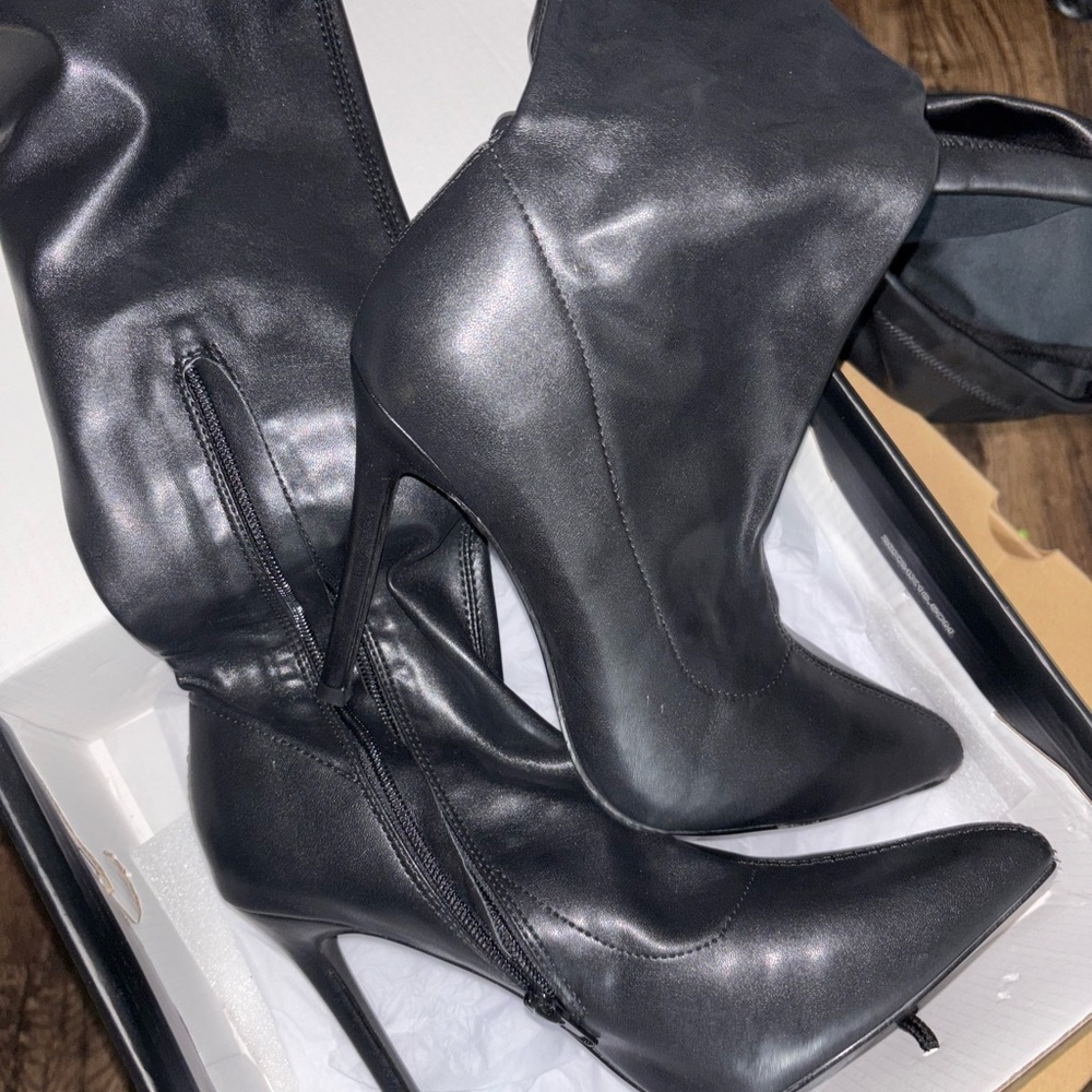 Fashion Nova Black Pointed Toe Stiletto Knee Boots